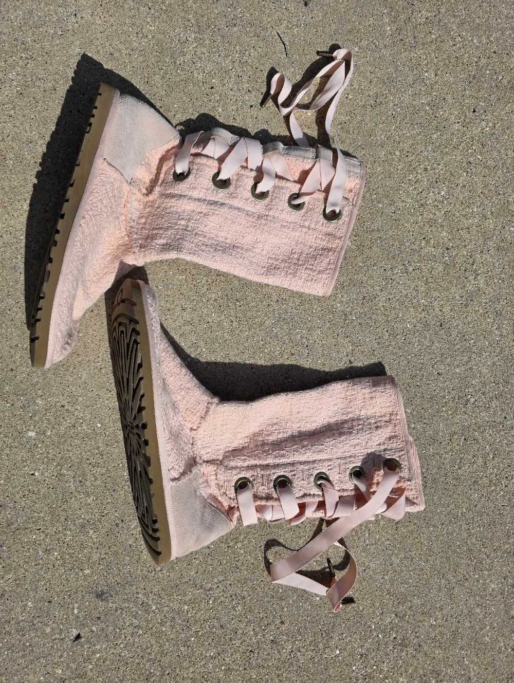 UGG Heirloom Lace-up Pale Pink Peachy Woven Cotton Ribbon laces Sz 10